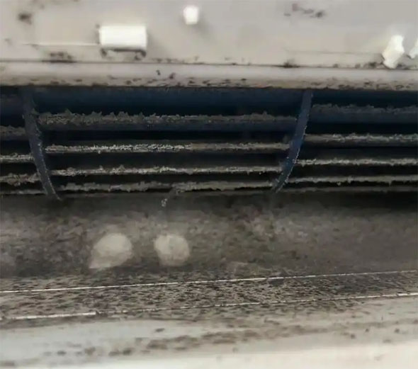 阿拉善左空调吹的风有股烧焦味是怎么回事